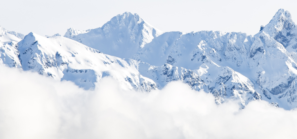 Image of alps sticking out above the clouds by Laurent LELONG on Pixabay